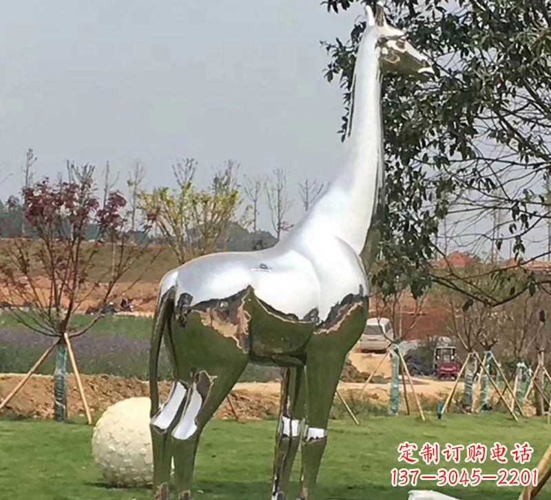 商丘公园不锈钢长颈鹿雕塑