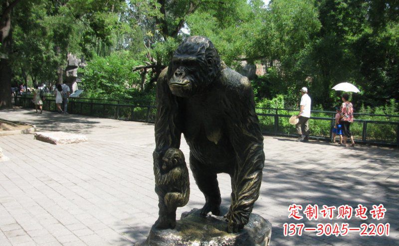 商丘象征力量的猩猩铜雕
