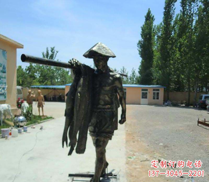 商丘传承古老文化的渔民雕塑