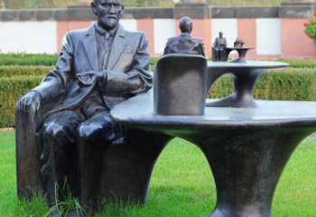 商丘西格蒙德·弗洛伊德情景雕塑，见证历史