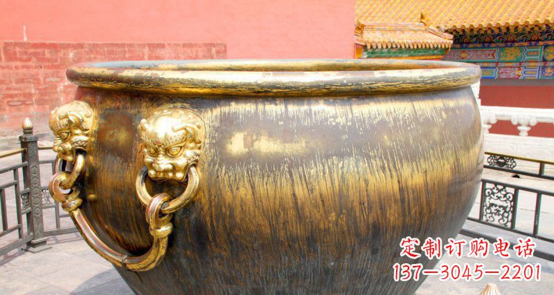 商丘故宫圆形水缸铜雕,展现古典典雅之美