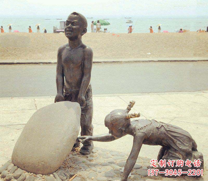 商丘海边抬石头的小孩铜雕