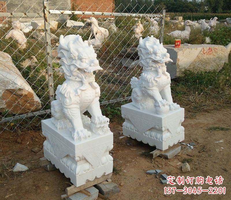 商丘精美雕刻石麒麟，添玉门口踩球景象