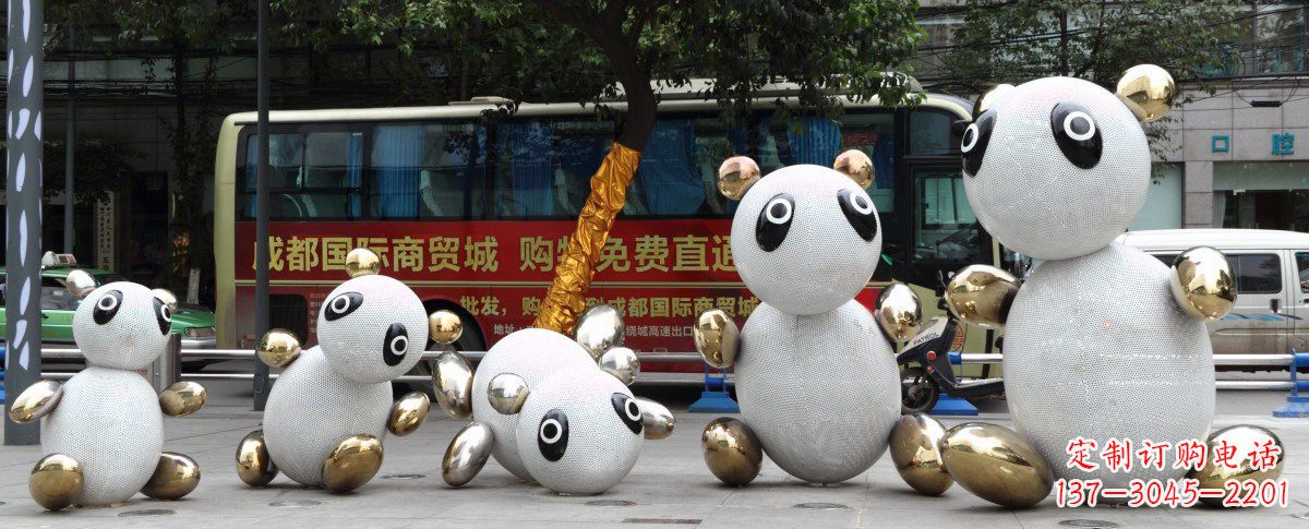 商丘街边不锈钢抽象熊猫雕塑