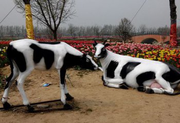 商丘室外仿真动物雕塑-奶牛，为您打造精美细腻的艺术品
