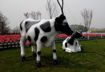 商丘真实农场气息的户外仿真奶牛雕塑