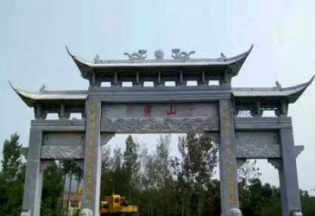 商丘景区三门石雕牌楼，是一种典型的古典建筑风…