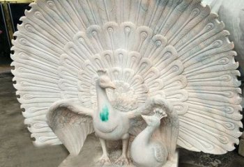 商丘汉白玉孔雀雕塑，传统工艺精致塑造