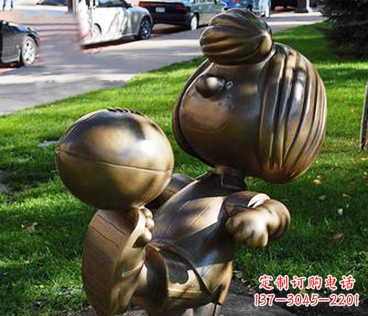 商丘踢球的小女孩铜雕