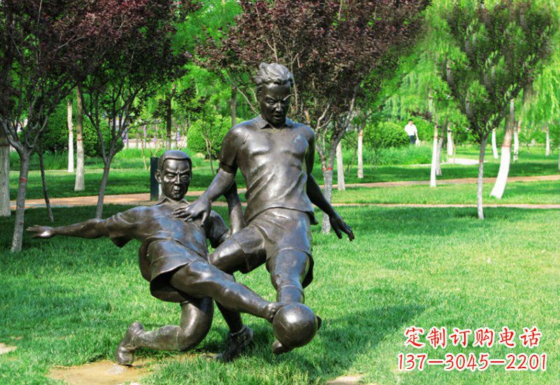 商丘踢足球的人物铜雕222