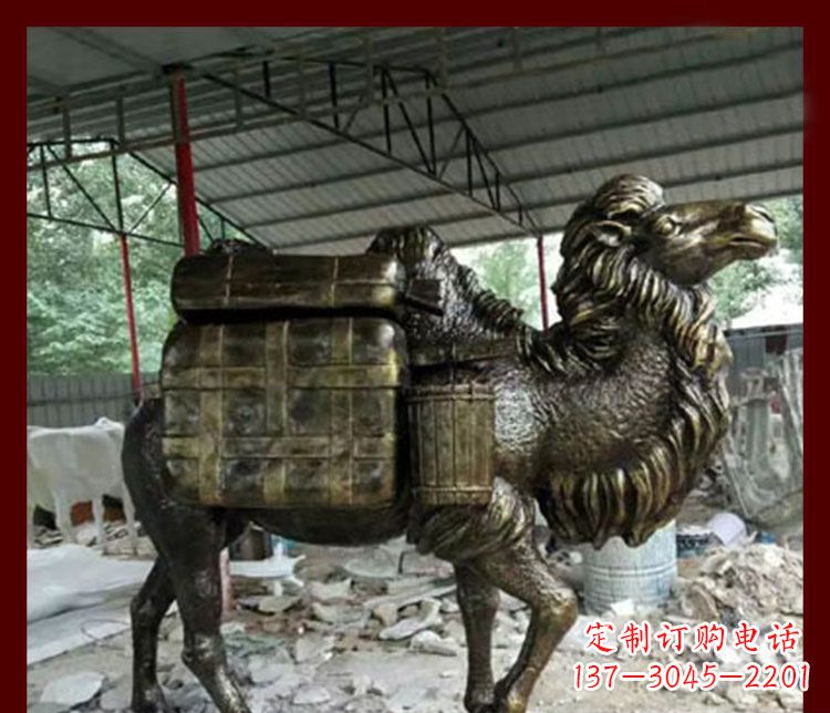商丘拖行李的骆驼动物铜雕