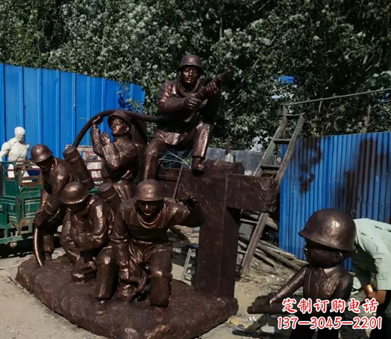 商丘消防员灭火景观雕塑