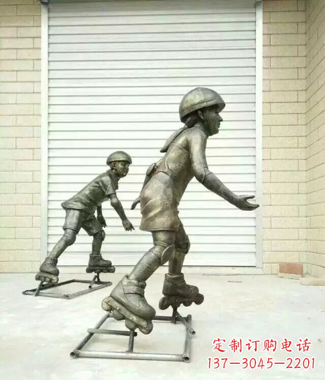 商丘小孩玩轮滑公园人物铜雕