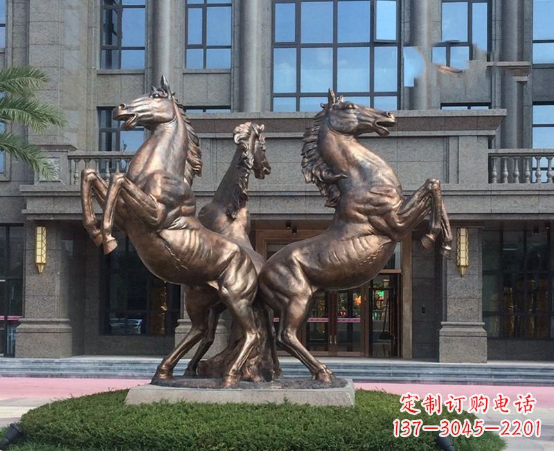 商丘小区立马铜雕