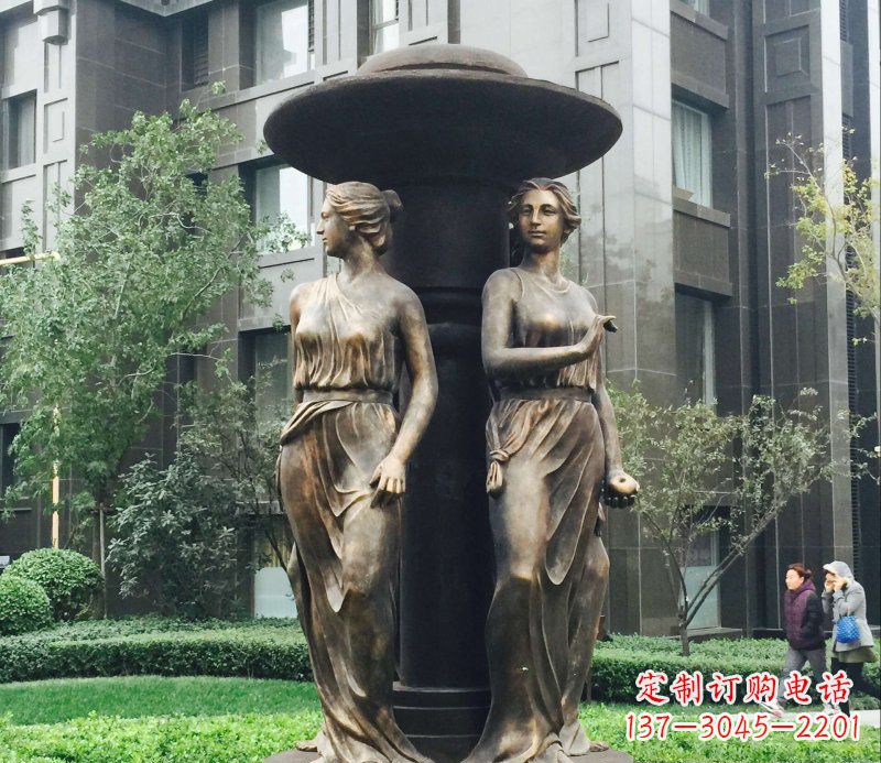 商丘小区西方女人人物铜雕