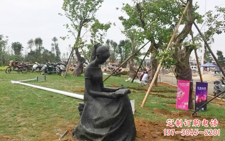 商丘校园看书女孩雕塑
