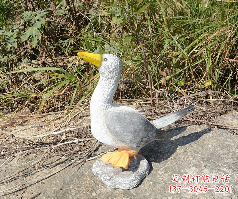 商丘学校雕塑和平鸽