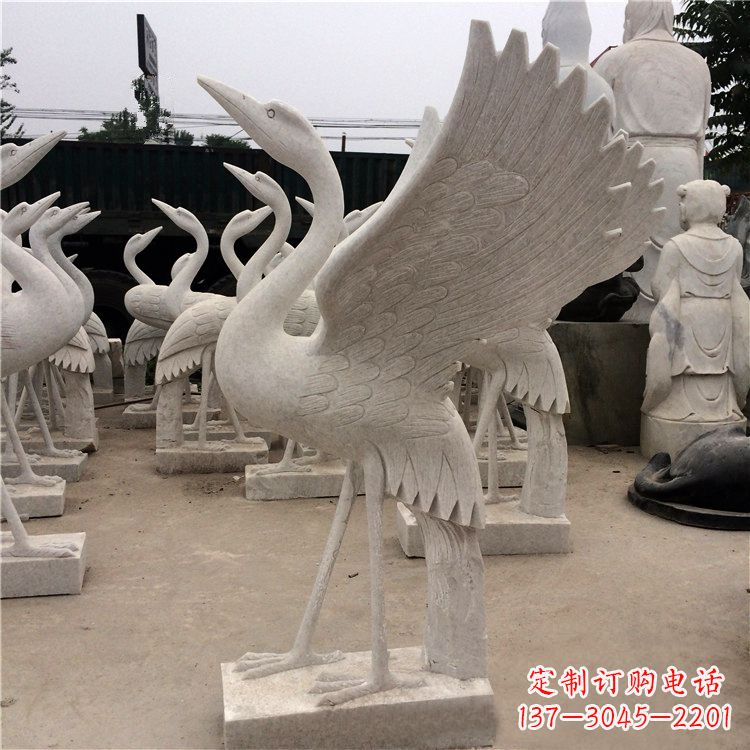 商丘展翅欲飞的仙鹤石雕