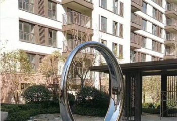 商丘小区不锈钢镜面圆环雕塑 